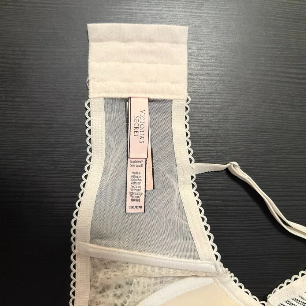NWT Victoria's Secret Women's White and Tan Bralette Size: 32D - Picture 6 of 11